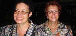 Rika Morpurgo (Soroptimist Club Paramaribo) en haar zus Roswita Morpurgo