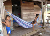 Indiaanse kinderen in Wonoredjo