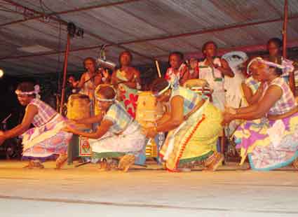 Marron-dansgroep op het Rainforest Festival